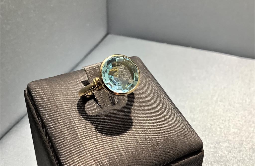 Arte Indossabile - ANELLO SALICE TOPAZIO AZZURRO ORO GIALLO - MANFREDI